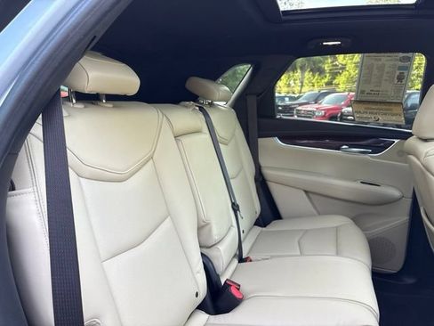 Used 2017 Cadillac XT5 Premium Luxury FWD image 30