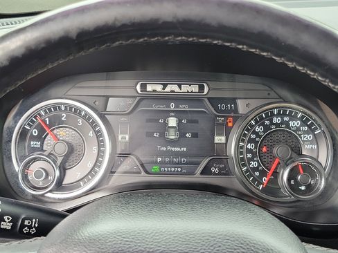 Used 2019 RAM 1500 Laramie AWD/4WD image 9
