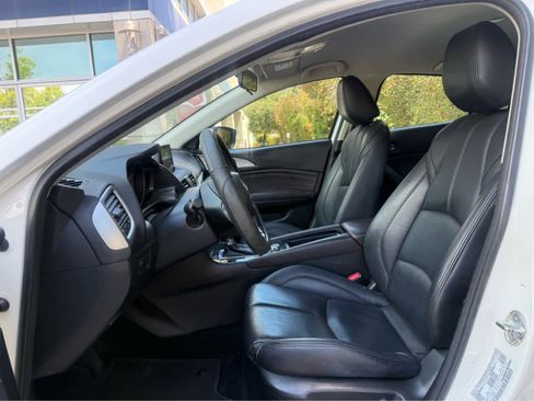 Used 2018 MAZDA MAZDA3 Touring FWD image 3