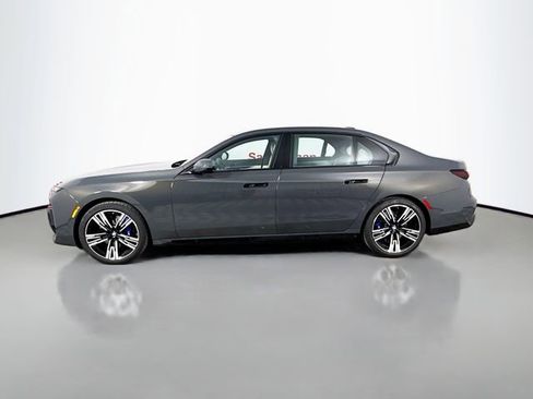 Used 2023 BMW 760i xDrive image 4
