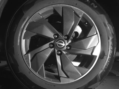 Used 2025 Nissan Rogue SV FWD image 14