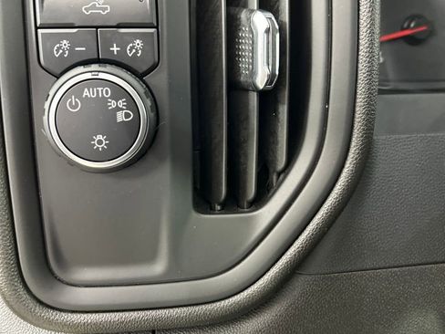 Used 2022 Chevrolet Silverado 1500 Custom image 14