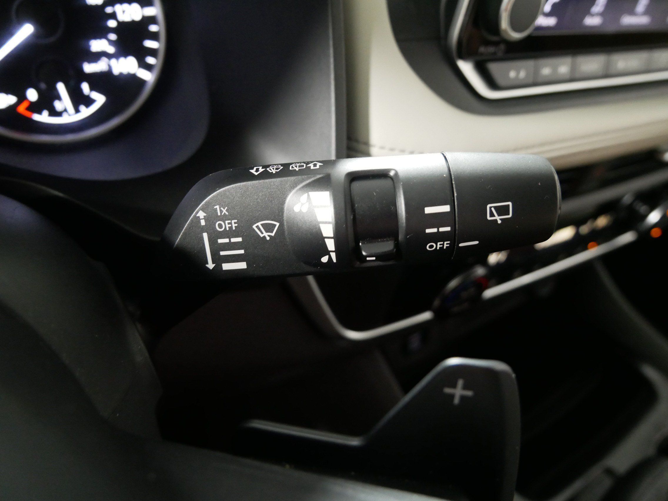 Used 2025 Nissan Rogue SV AWD/4WD image 32