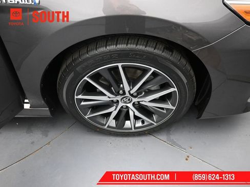 Used 2021 Toyota Camry XLE image 32