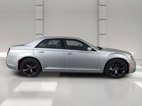 Used 2023 Chrysler 300 S RWD image 4