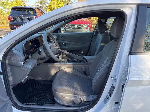 New 2025 Hyundai Elantra Sport image 12