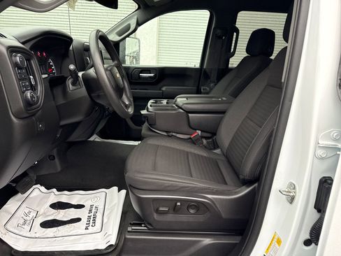 Used 2024 Chevrolet Silverado 2500 Custom w/ Custom Value Package image 9