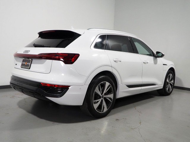 Used 2024 Audi Q8 e-tron Premium Plus w/ Premium Plus Package AWD/4WD image 6