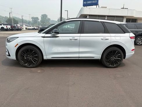 Used 2025 Lincoln Corsair AWD w/ Equipment Group 101A image 2