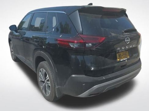 Used 2023 Nissan Rogue SV AWD/4WD image 2