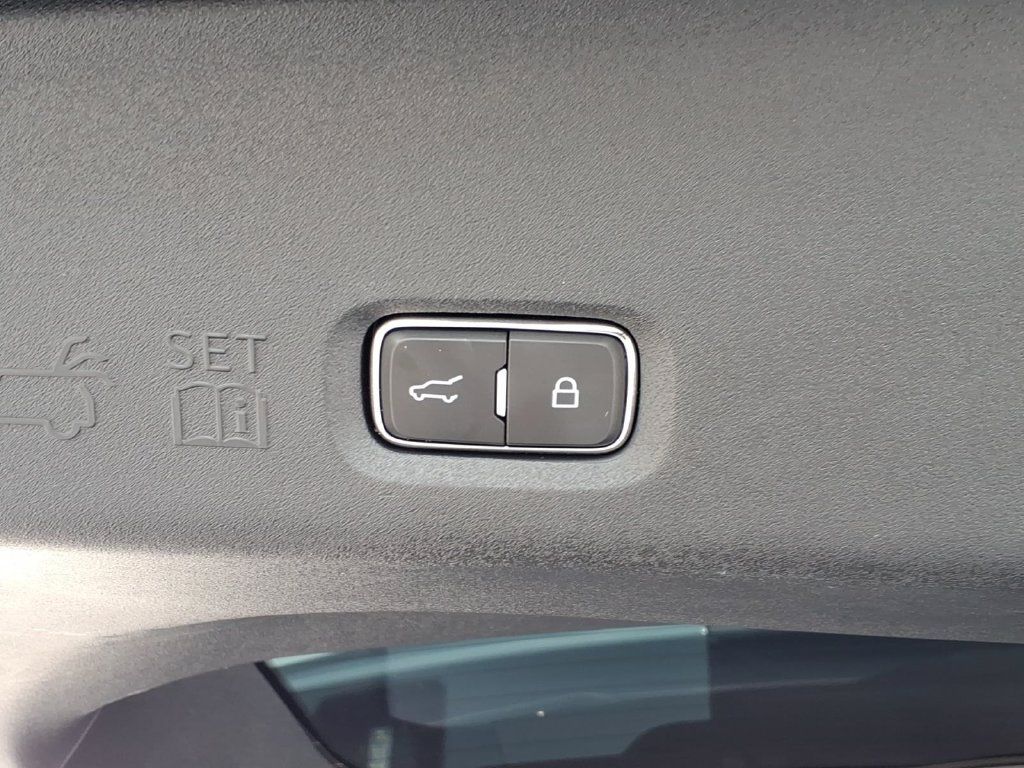 Used 2025 Ford Expedition Active RWD image 22