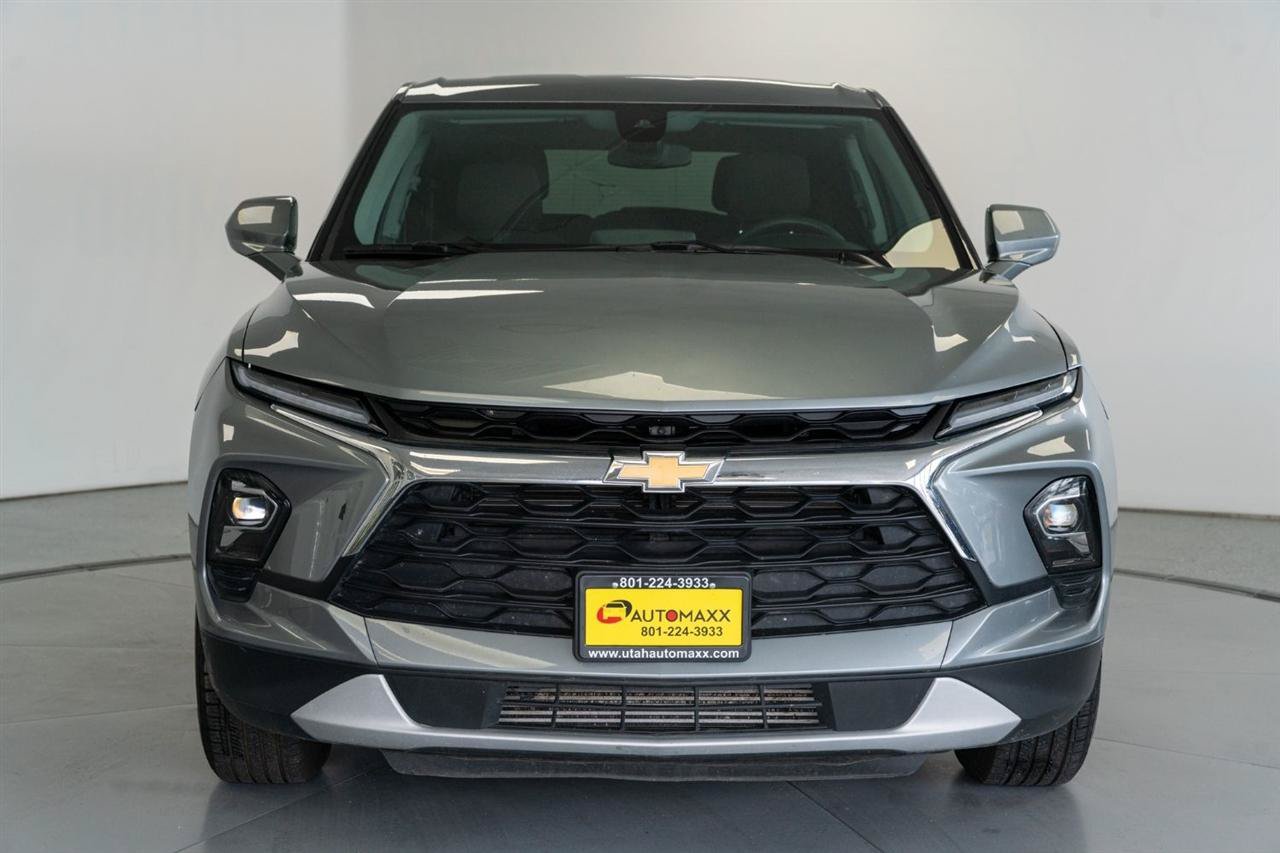 Used 2025 Chevrolet Blazer LT AWD/4WD image 2