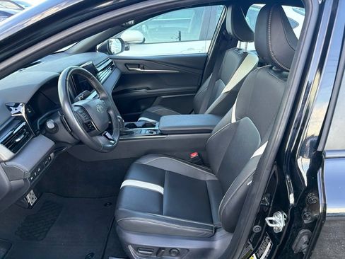 Used 2025 Toyota Camry SE FWD image 2