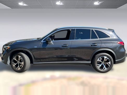 Used 2025 Mercedes-Benz GLC 350e 4MATIC image 2