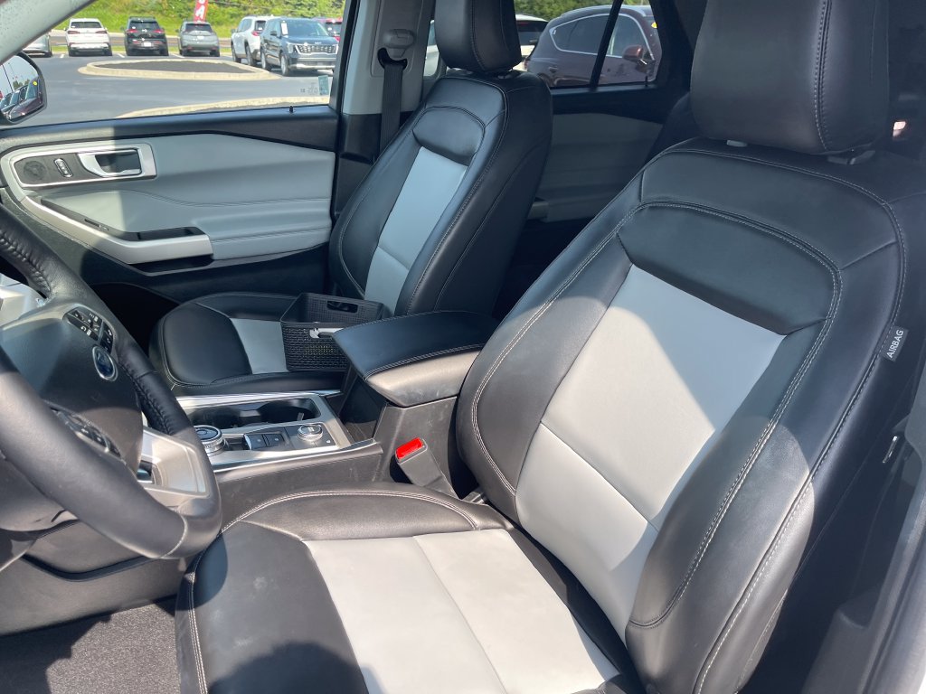 Used 2023 Ford Explorer XLT w/ Equipment Group 202A AWD/4WD image 13