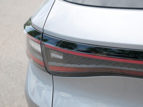 Certified 2025 Volkswagen ID.4 Pro AWD/4WD image 17