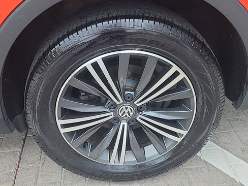 Used 2018 Volkswagen Tiguan SEL AWD/4WD image 27