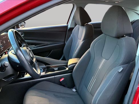Used 2025 Hyundai Elantra SEL FWD image 8