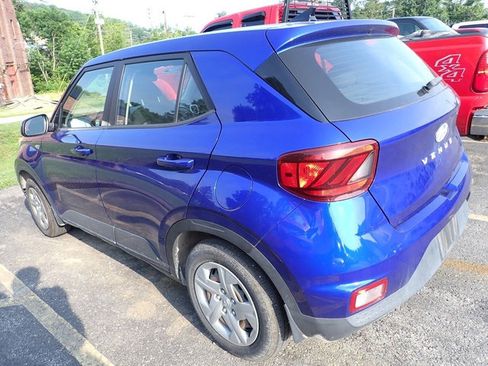 Used 2020 Hyundai Venue SE FWD image 2