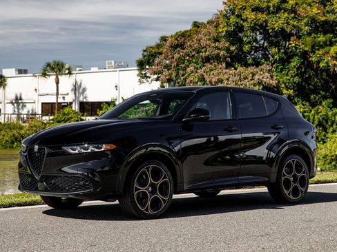 New 2025 Alfa Romeo Tonale Intensa image 7