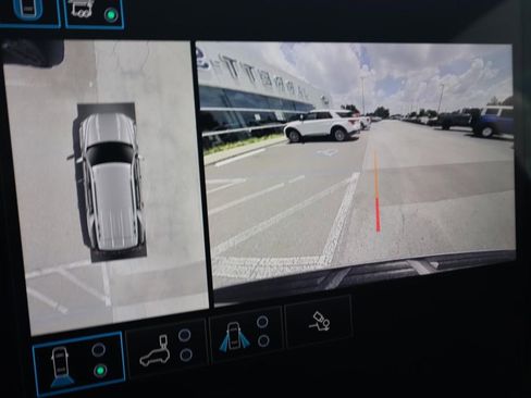 Used 2025 GMC Yukon AT4 AWD/4WD image 6