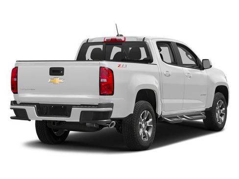 Used 2018 Chevrolet Colorado Z71 AWD/4WD image 2