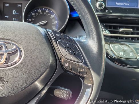 Used 2021 Toyota C-HR XLE image 17