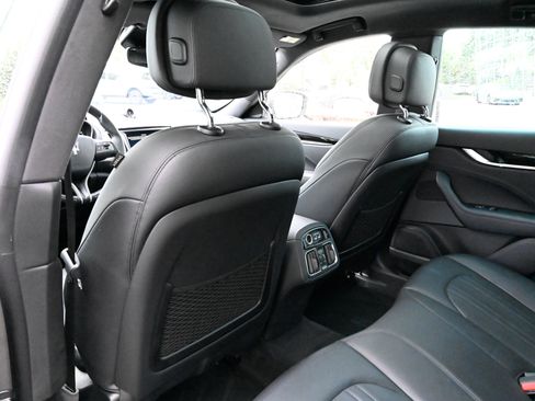 Used 2020 Maserati Levante S AWD/4WD image 35