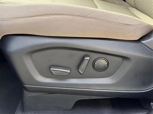 Used 2022 Ford Explorer XLT image 15