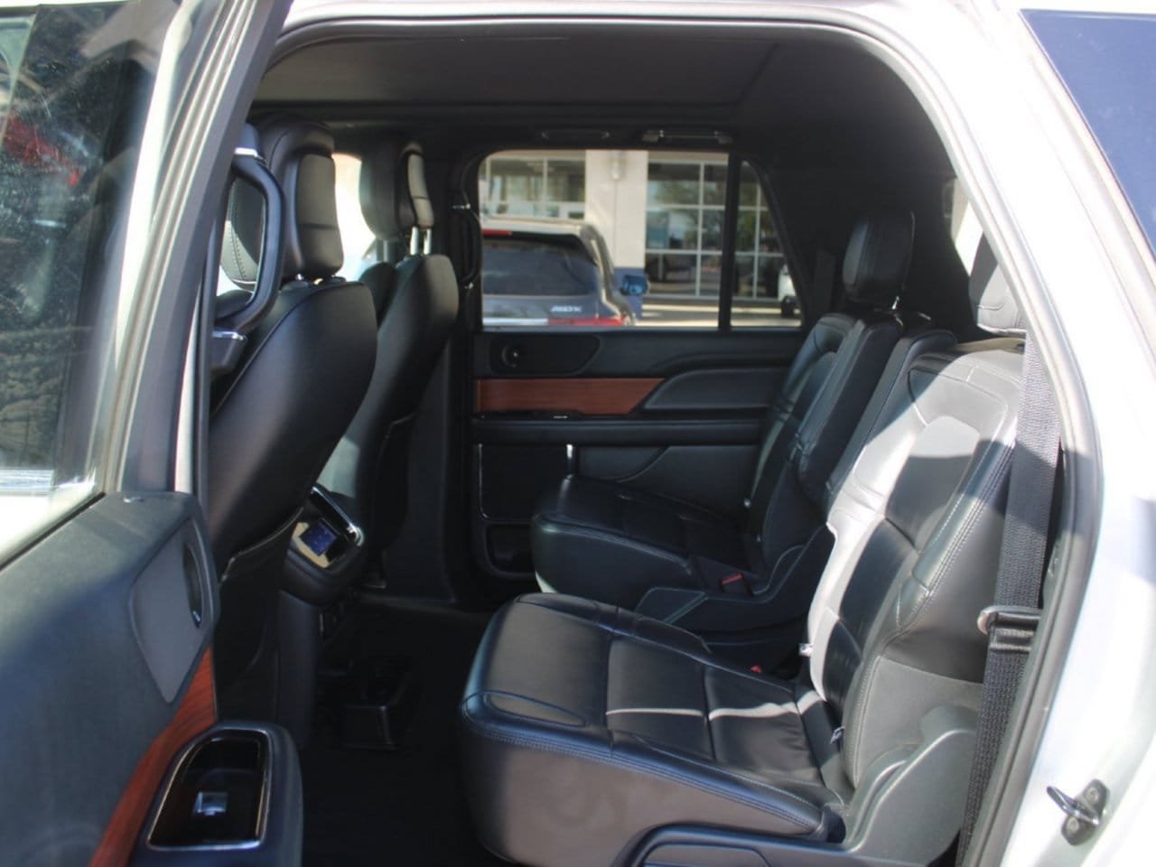 Used 2024 Lincoln Navigator L 4WD image 13