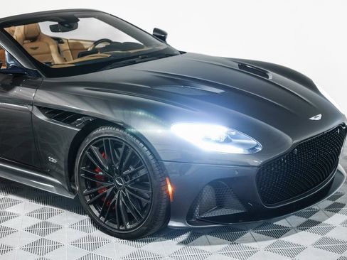 Used 2021 Aston Martin DBS Superleggera Volante image 8