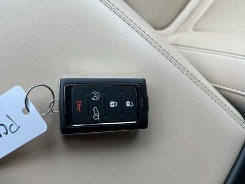 Used 2023 Jeep Grand Cherokee Limited w/ Luxury Tech Group II AWD/4WD image 36
