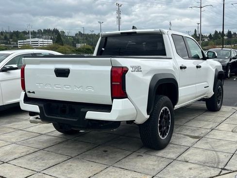 Used 2024 Toyota Tacoma TRD Off-Road AWD/4WD image 9