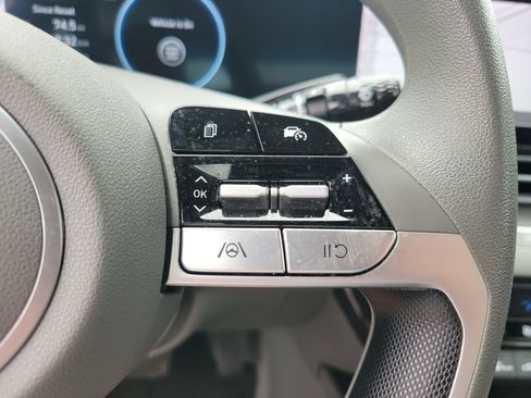 Used 2024 Hyundai Elantra SEL FWD image 14