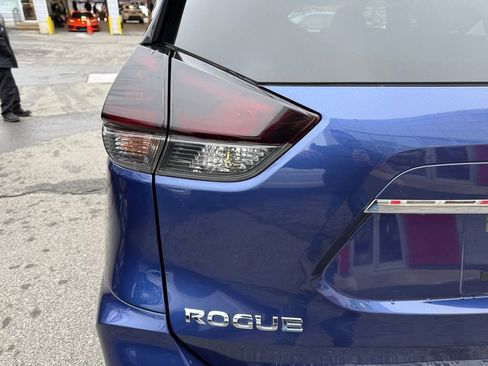 Used 2019 Nissan Rogue SV w/ Sun & Sound Touring Package image 29