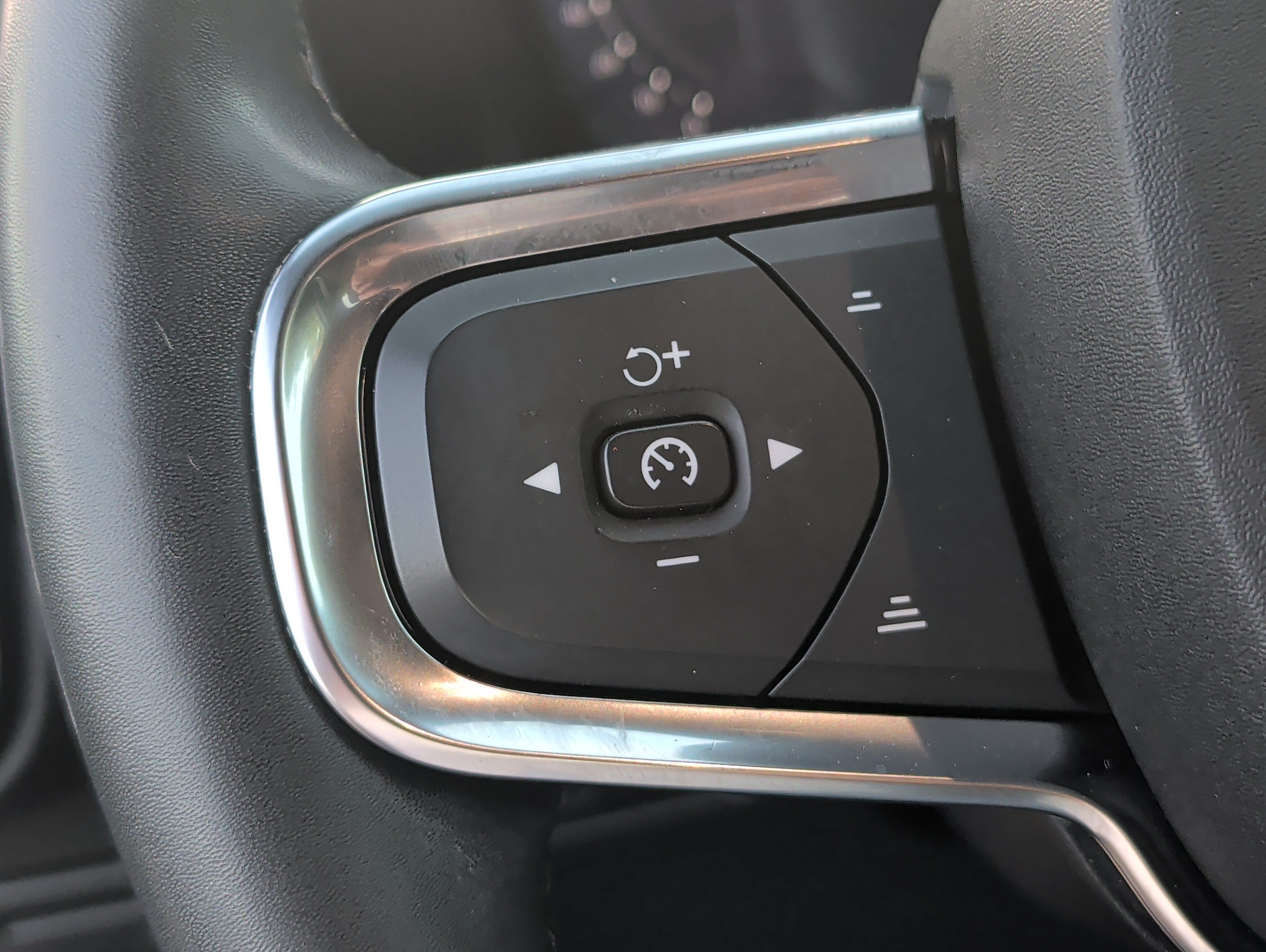 Used 2023 Volvo XC40 Recharge Ultimate w/ Protection Package Premier AWD/4WD image 24