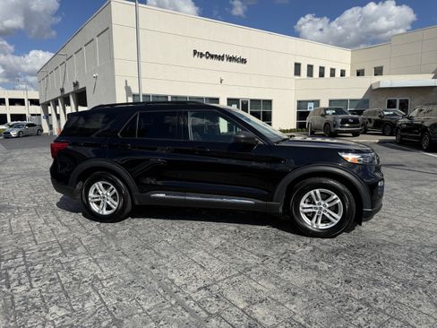 Used 2023 Ford Explorer XLT w/ Equipment Group 202A image 8