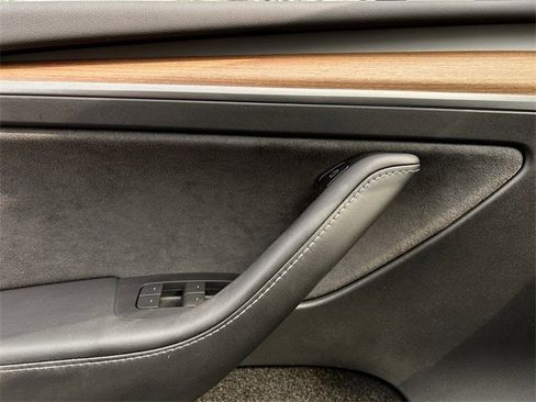 Used 2023 Tesla Model Y Performance image 23