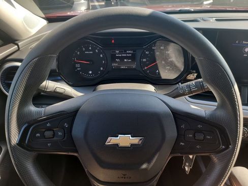 Used 2025 Chevrolet Trax LS FWD image 26