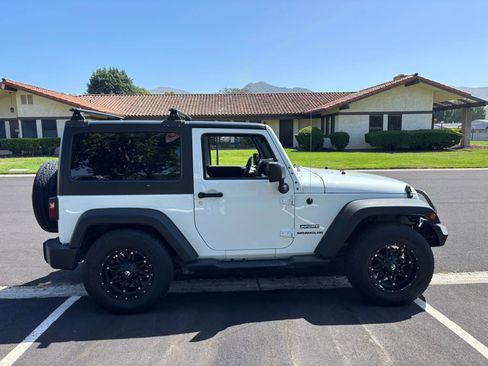 Used 2016 Jeep Wrangler Sport w/ Quick Order Package 24S AWD/4WD image 3