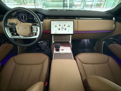 Certified 2025 Land Rover Range Rover SE AWD/4WD image 15