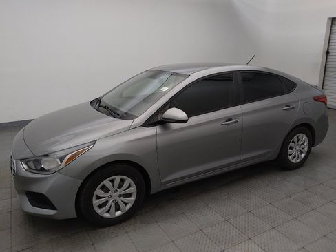 Used 2021 Hyundai Accent SE FWD image 2