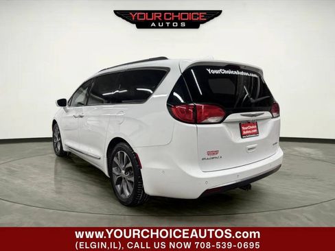 Used 2017 Chrysler Pacifica Limited FWD image 3