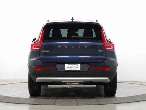 Used 2021 Volvo XC40 T5 Momentum w/ Premium Package image 7