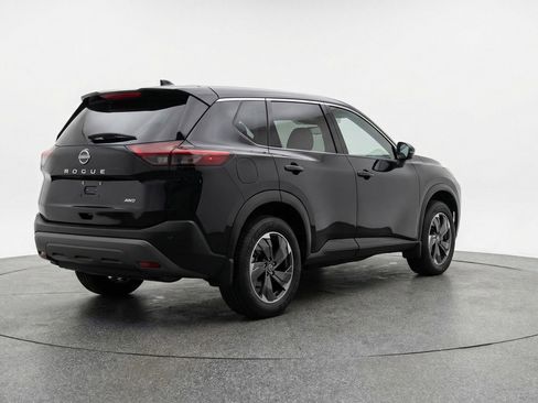 Used 2025 Nissan Rogue SV image 9