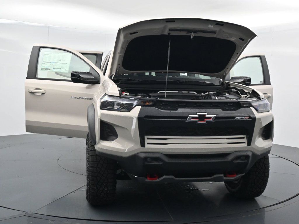 New 2026 Chevrolet Colorado ZR2 w/ Technology Package AWD/4WD image 35