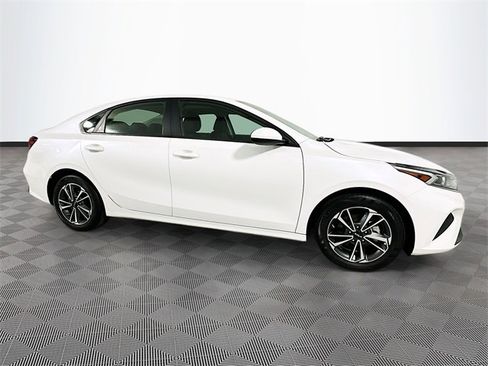 Used 2023 Kia Forte LXS image 8