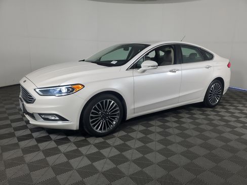 Used 2017 Ford Fusion SE w/ Fusion SE Technology Package image 8