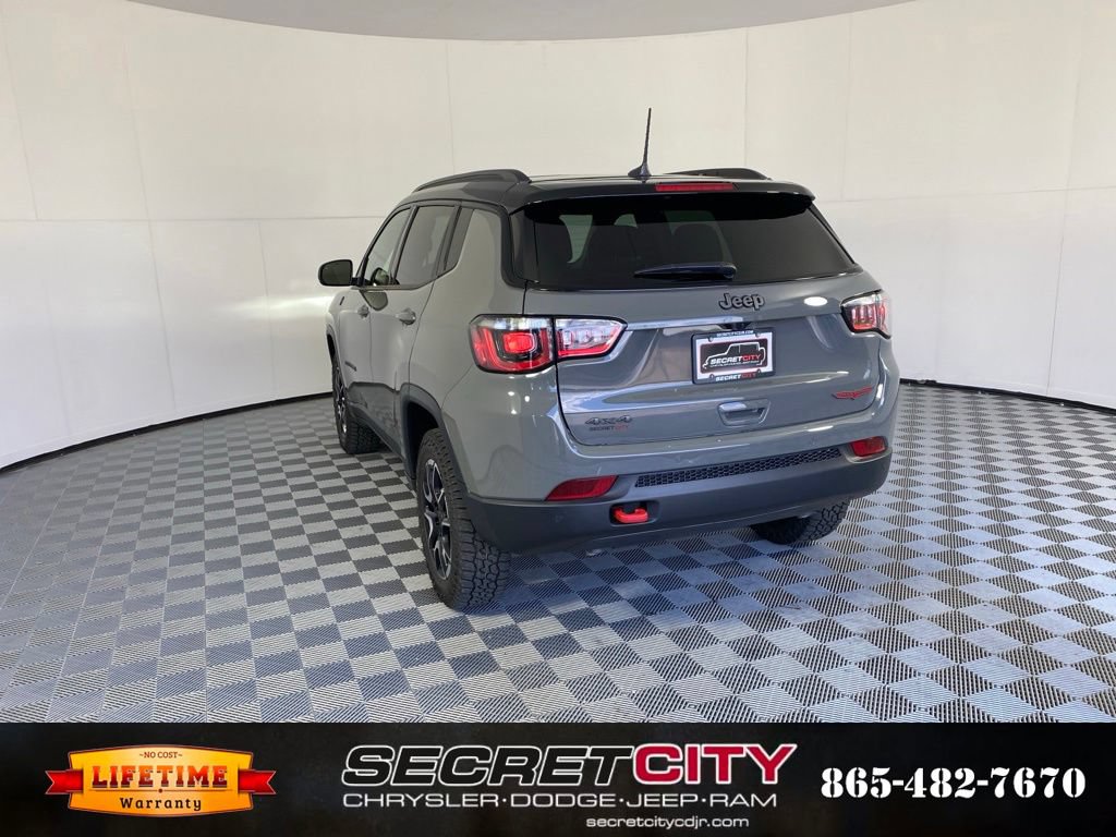 New 2026 Jeep Compass Trailhawk w/ Sun, Sound & Navigation Group AWD/4WD image 5