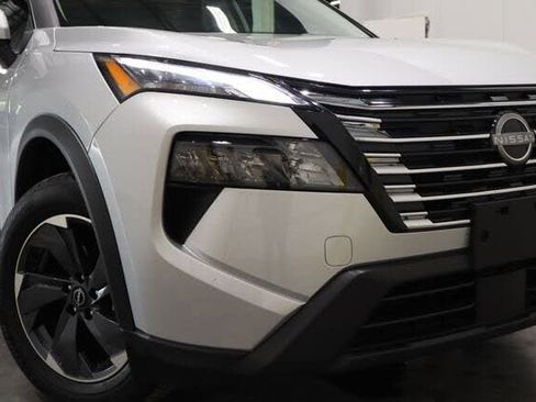 Used 2024 Nissan Rogue SV FWD image 50
